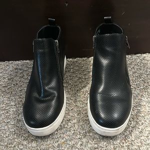 Time and Tru used black booties - padded inside, feels great on the feet